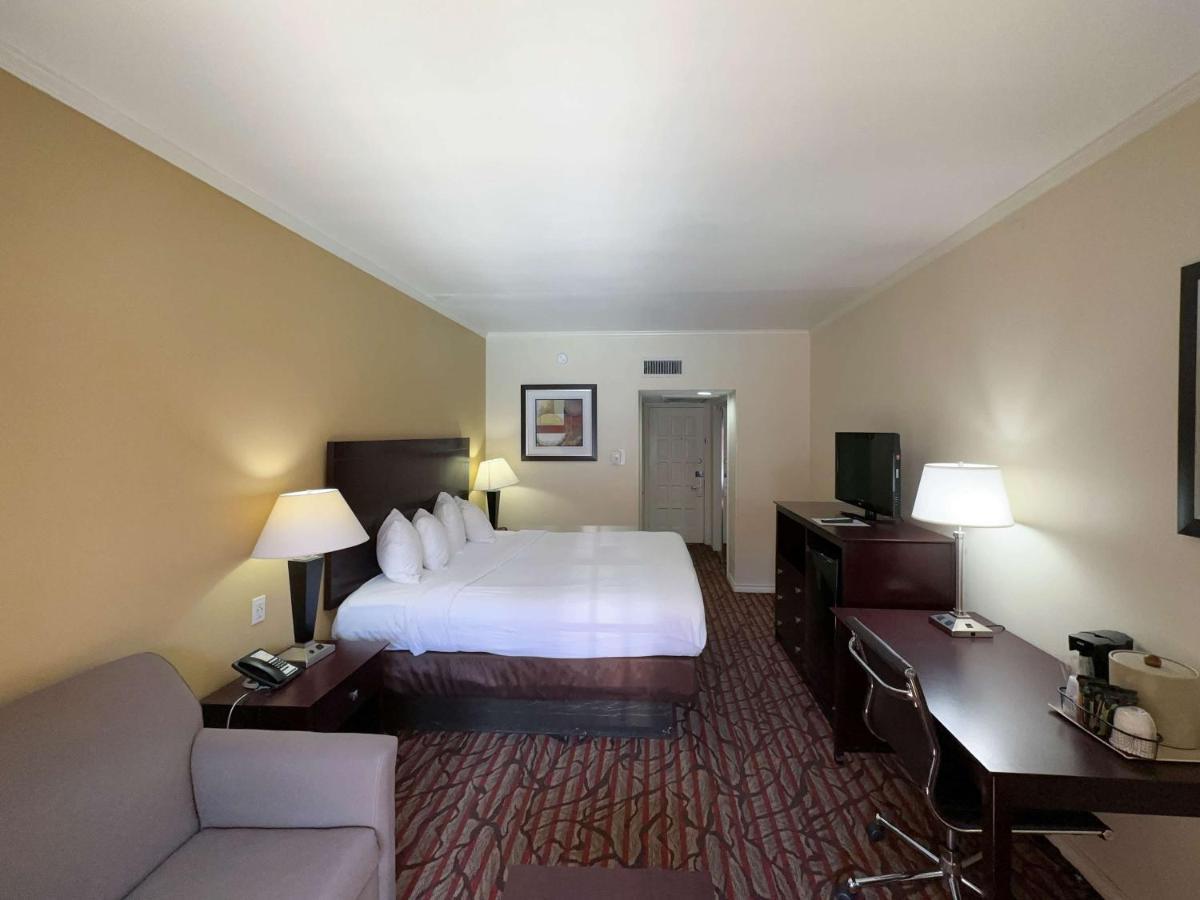 Motel 6 Dallas Tx Downtown Exterior photo