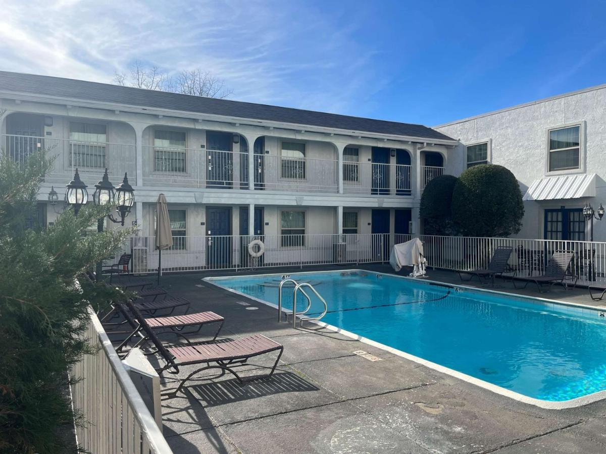 Motel 6 Dallas Tx Downtown Exterior photo
